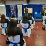 Inspiring Girls llega hasta un liceo de electricidad y mecánica para potenciar el desarrollo profesional de las jóvenes en Recoleta